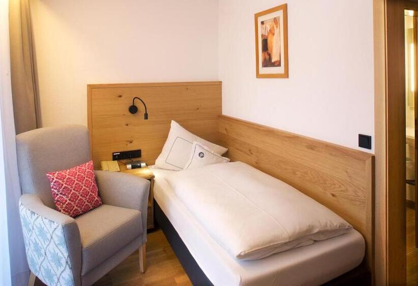 Отель Menning S