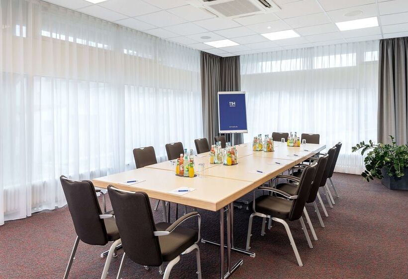 Отель NH Erlangen