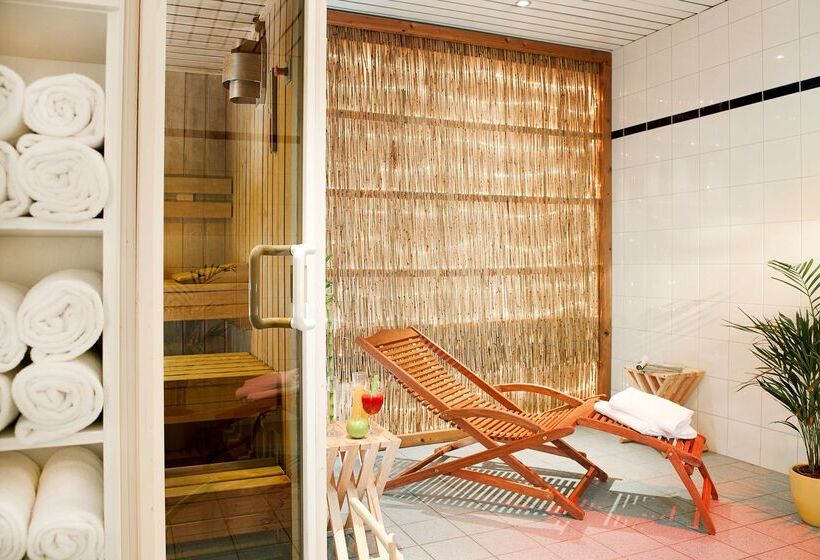 Отель NH Erlangen