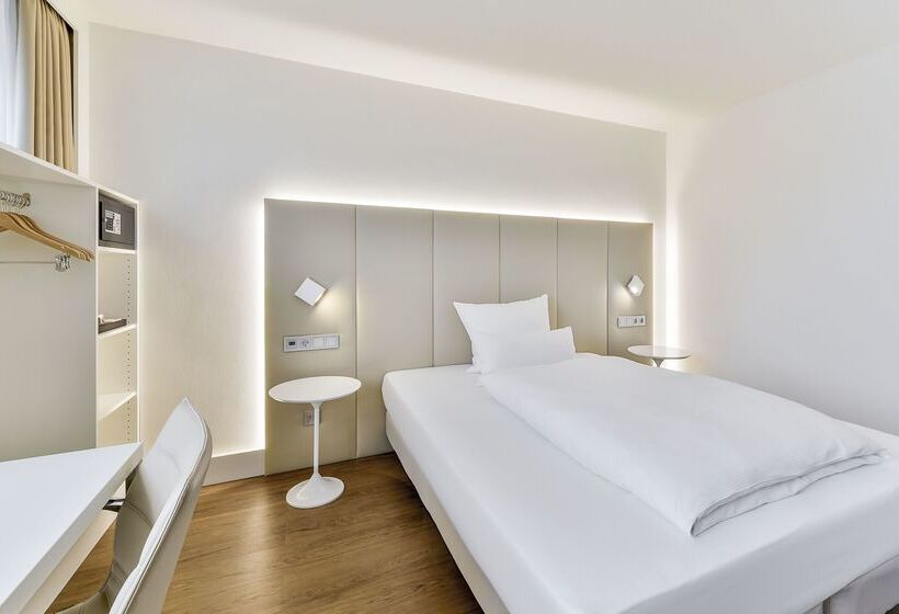 Отель NH Erlangen