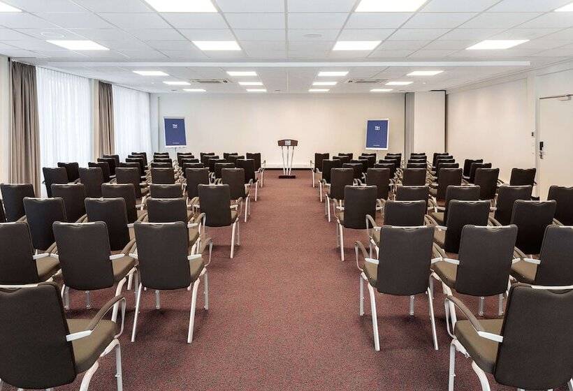 Отель NH Erlangen