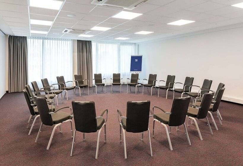 Отель NH Erlangen