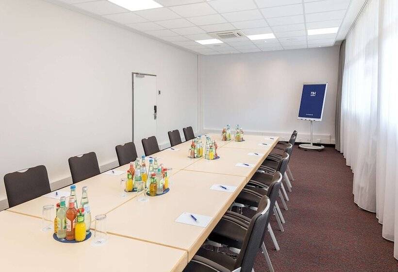 Отель NH Erlangen