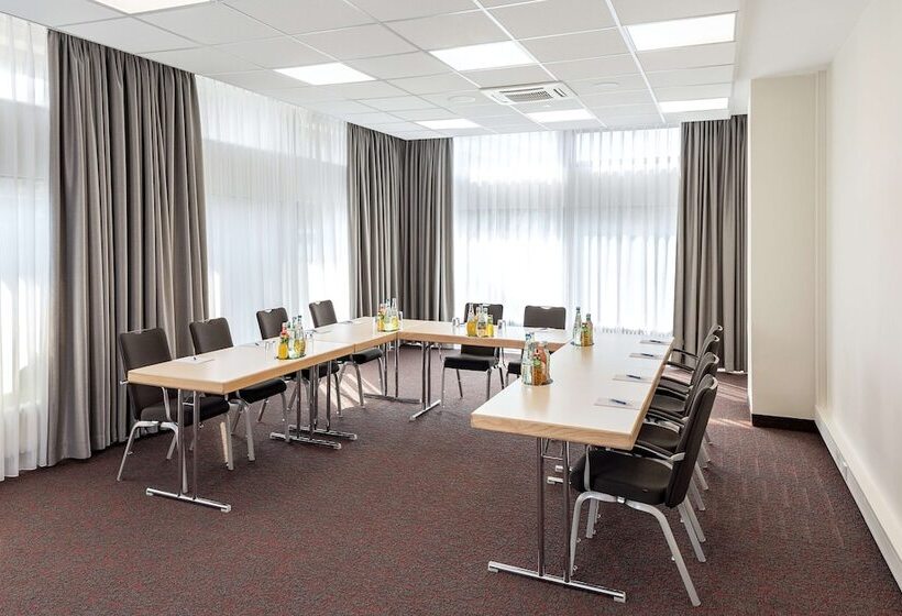 Отель NH Erlangen