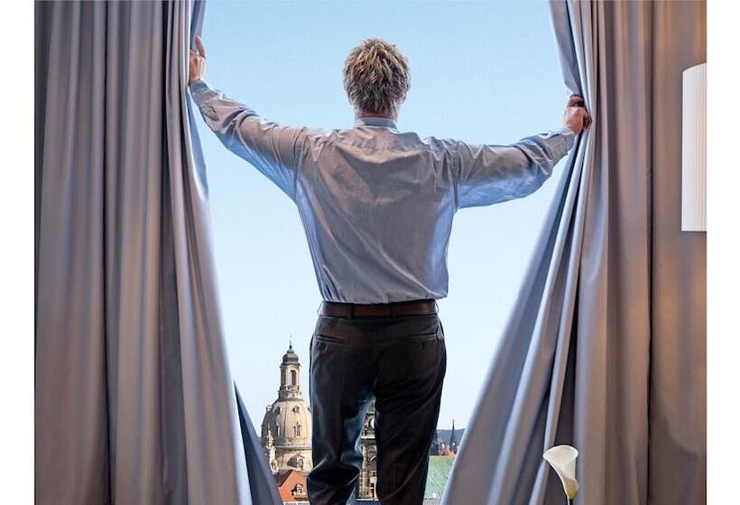 Отель Occidental Dresden Newa