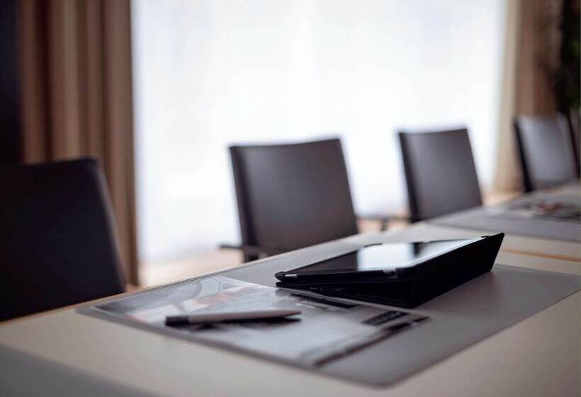 Отель Occidental Dresden Newa