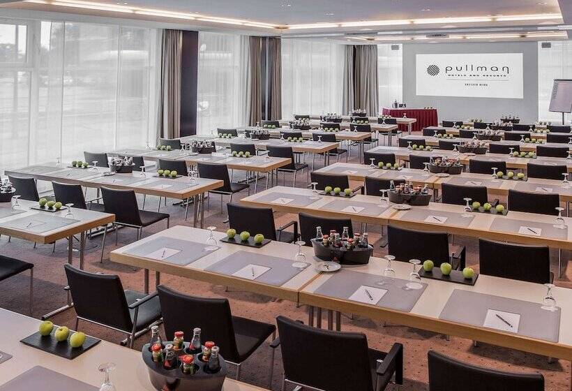 Отель Occidental Dresden Newa