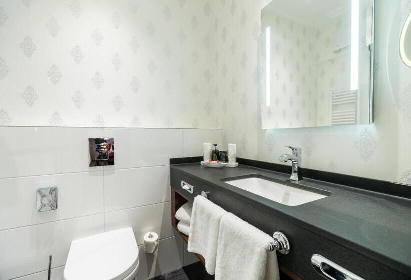 Schlosshotel Weyberhöfe