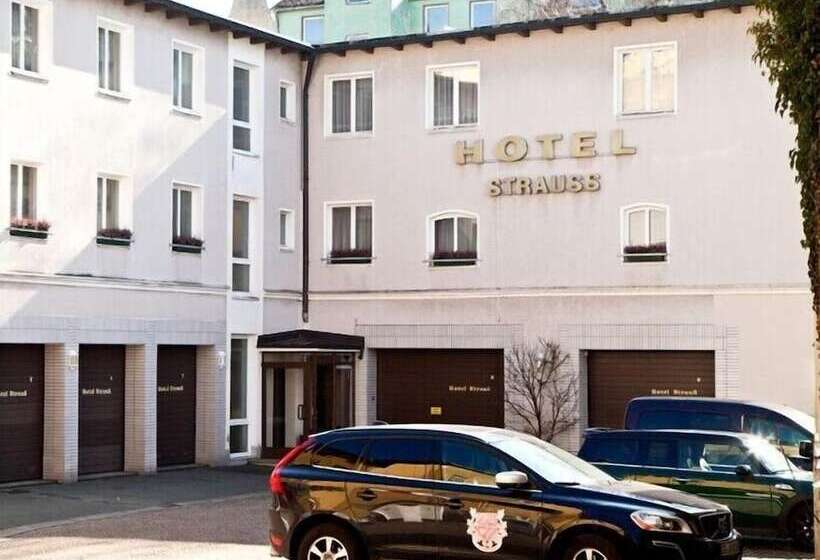 ホテル Strauss
