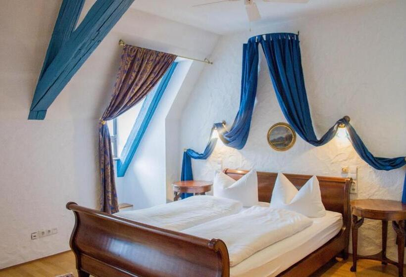 Отель Vier Jahreszeiten