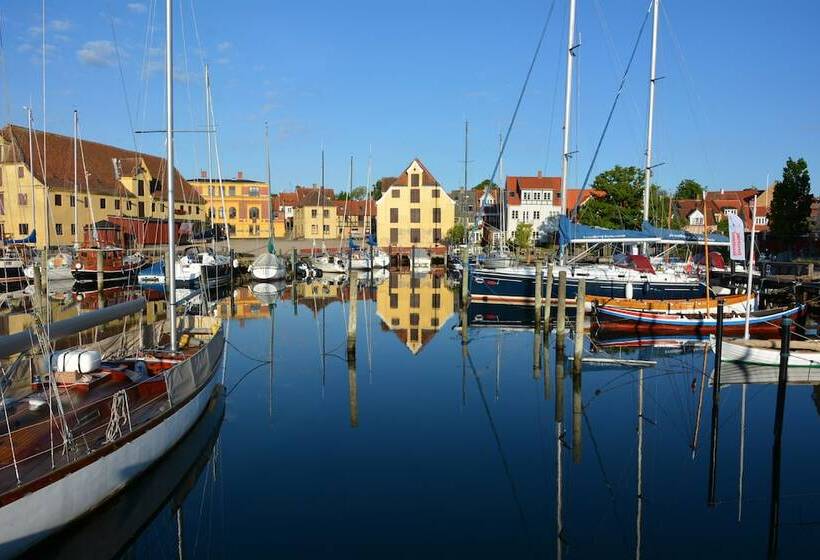 هتل Svendborg