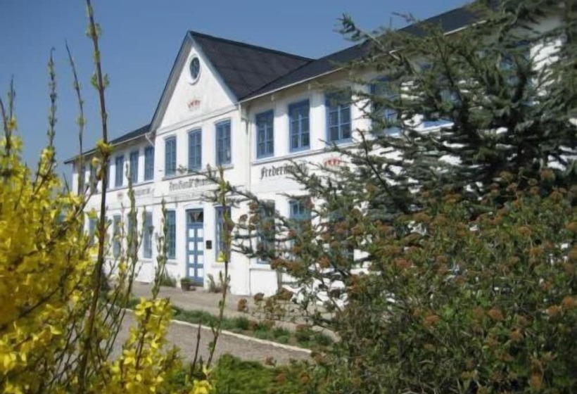 בית מלון כפרי Den Gamle Grænsekro Inn