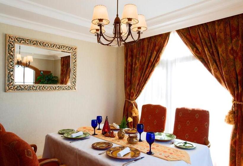 هتل Treffen House Doha   Souq Waqif And Next To Msheireb Metro Station