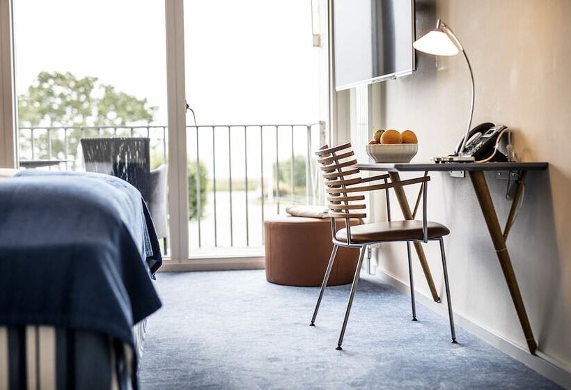 Отель Molskroen