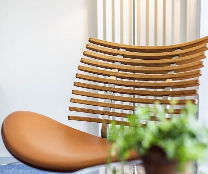 Отель Molskroen