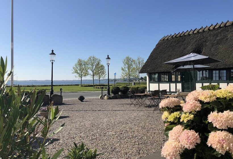 בית מלון כפרי Munkebo Kro &