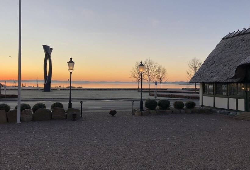 בית מלון כפרי Munkebo Kro &