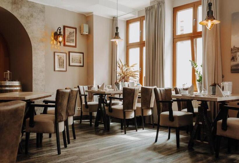 בית מלון כפרי Schwarzer Adler Stendal