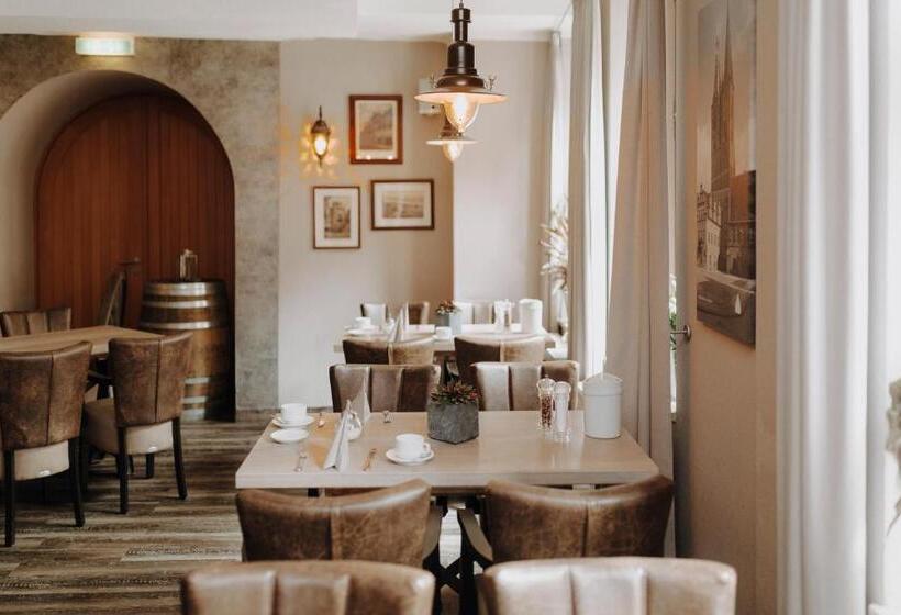 בית מלון כפרי Schwarzer Adler Stendal