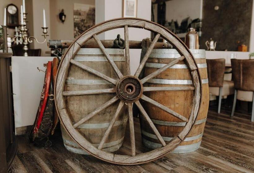 בית מלון כפרי Schwarzer Adler Stendal