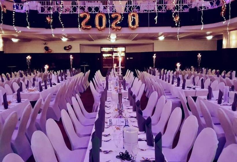 בית מלון כפרי Schwarzer Adler Stendal