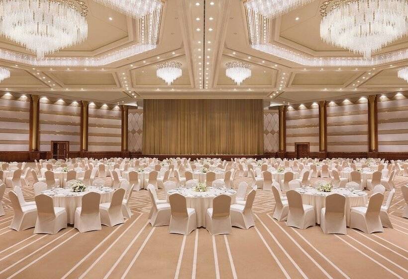 هتل Sheraton Grand Doha Resort & Convention