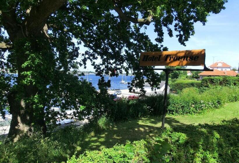 فندق Troense