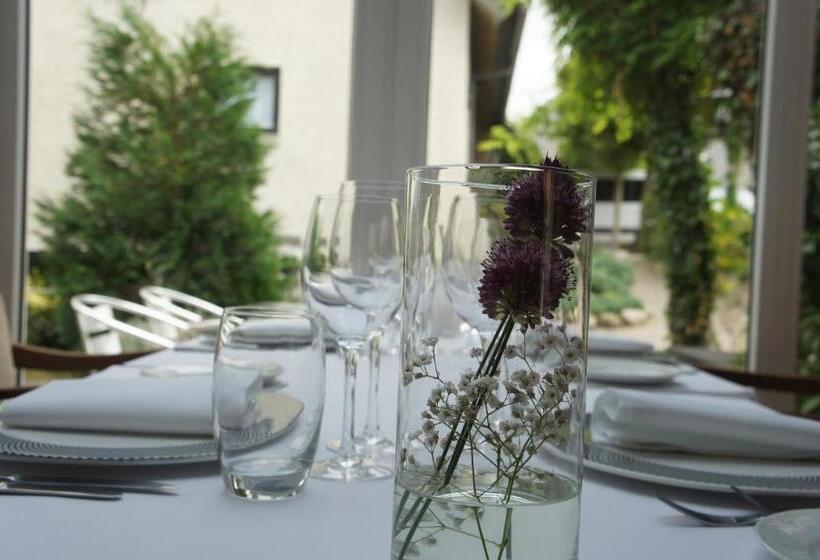 Мотель Lyng Dal Hotel Og Restaurant