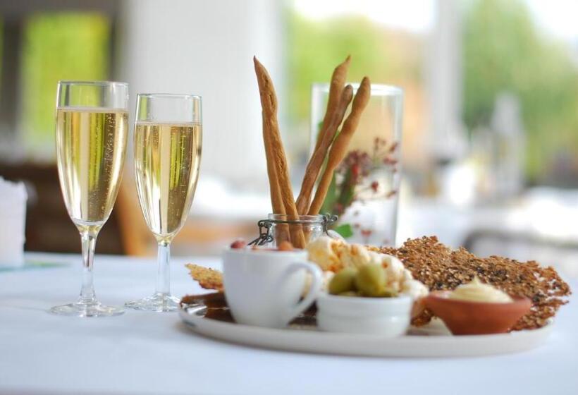 Мотель Lyng Dal Hotel Og Restaurant