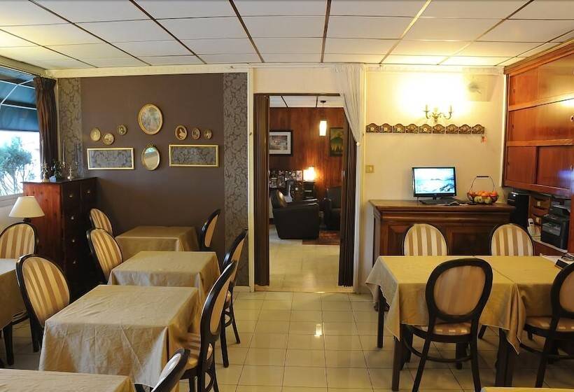 Aerotel Versailles Saint Cyr  L Etape Du Silence