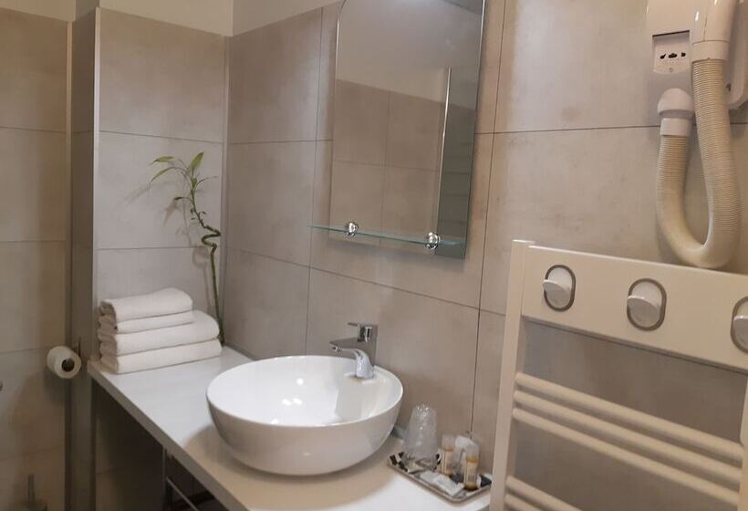 Aerotel Versailles Saint Cyr  L Etape Du Silence