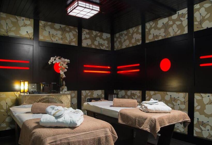 Holyrood Hotel   Leisure Centre & The Spa At Orchids