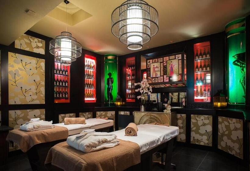 Holyrood Hotel   Leisure Centre & The Spa At Orchids