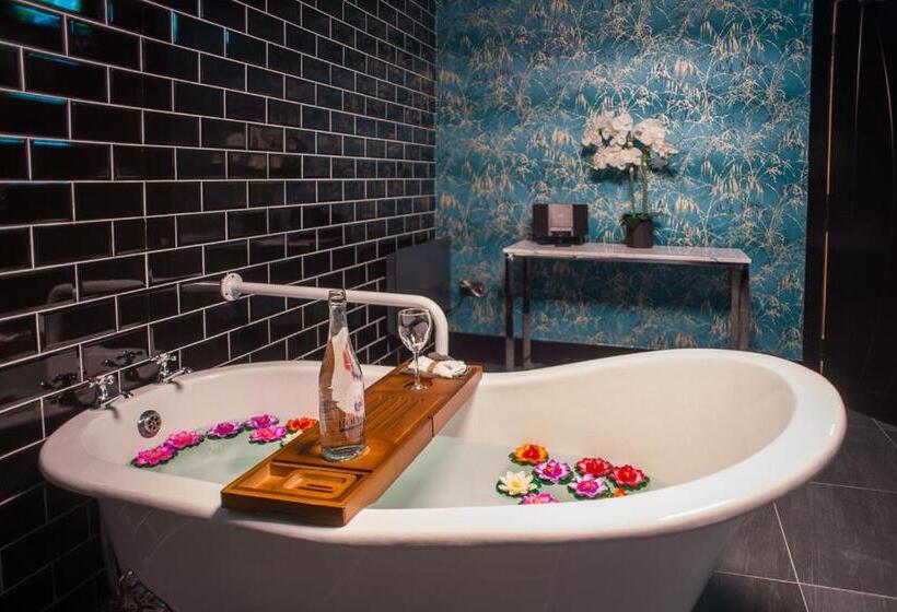 Holyrood Hotel   Leisure Centre & The Spa At Orchids