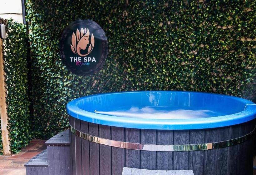 Holyrood Hotel   Leisure Centre & The Spa At Orchids