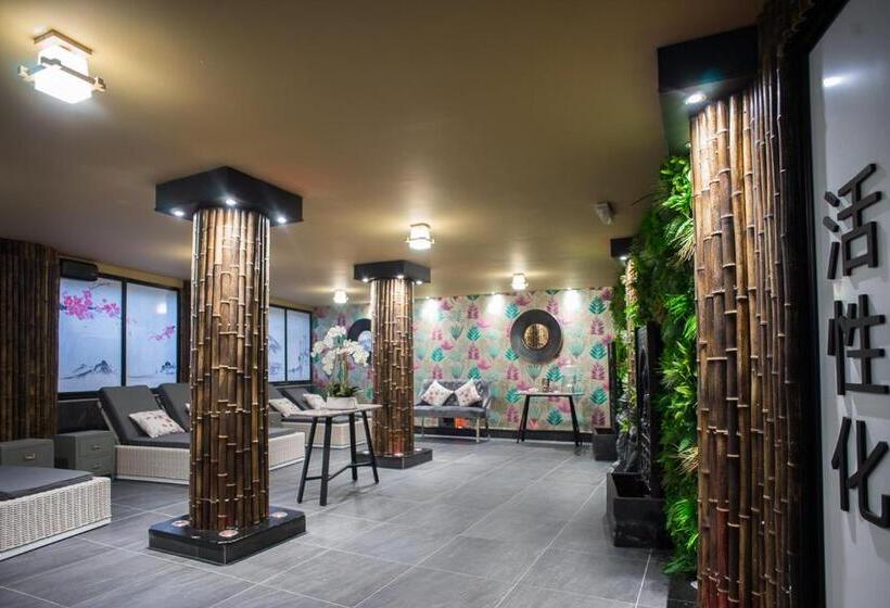 Holyrood Hotel   Leisure Centre & The Spa At Orchids