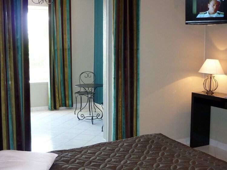 Отель Adonis Sanary Grand Hôtel Des Bains