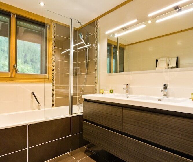 فندق Aiguille Du Midi   Hôtel & Restaurant