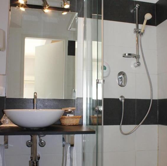 Отель Alexandra