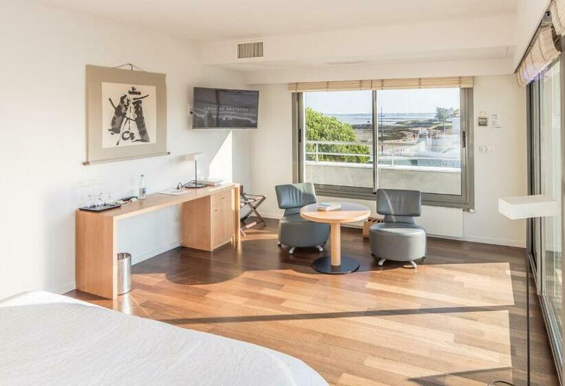 ホテル Anne De Bretagne