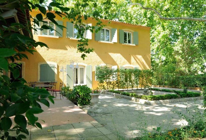 فندق Auberge Bourrelly