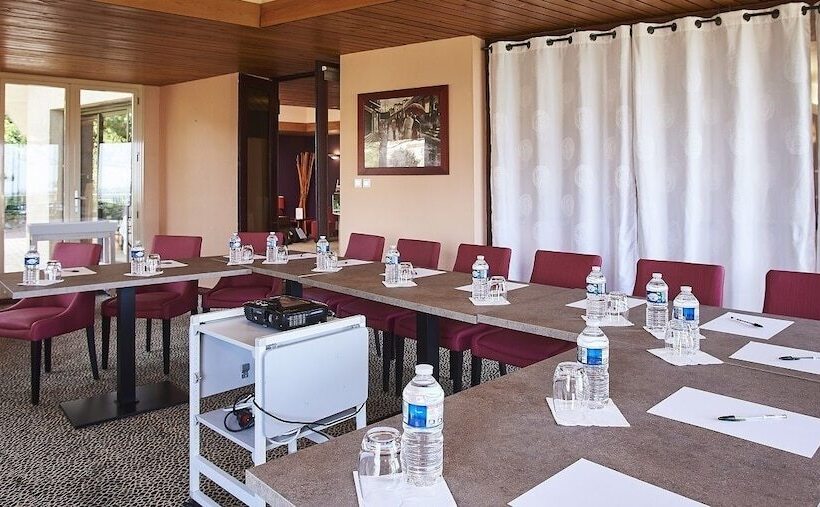 فندق Logis Hôtel De La Bruyere