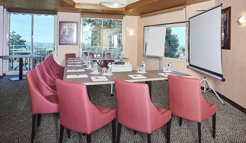 فندق Logis Hôtel De La Bruyere