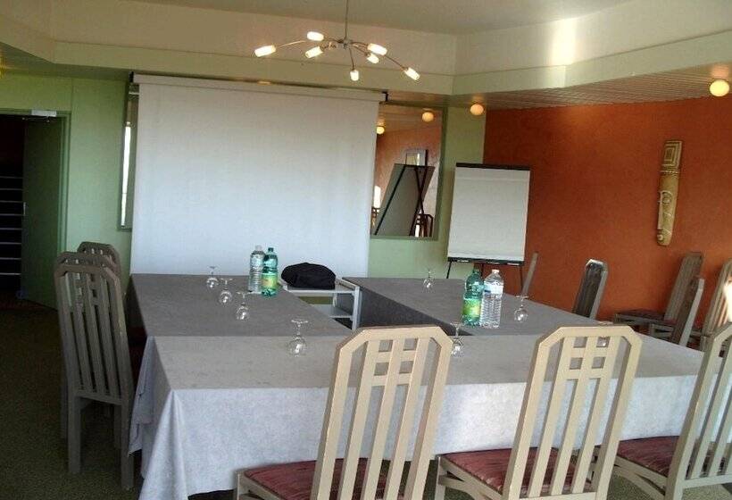 فندق Logis Hôtel De La Bruyere