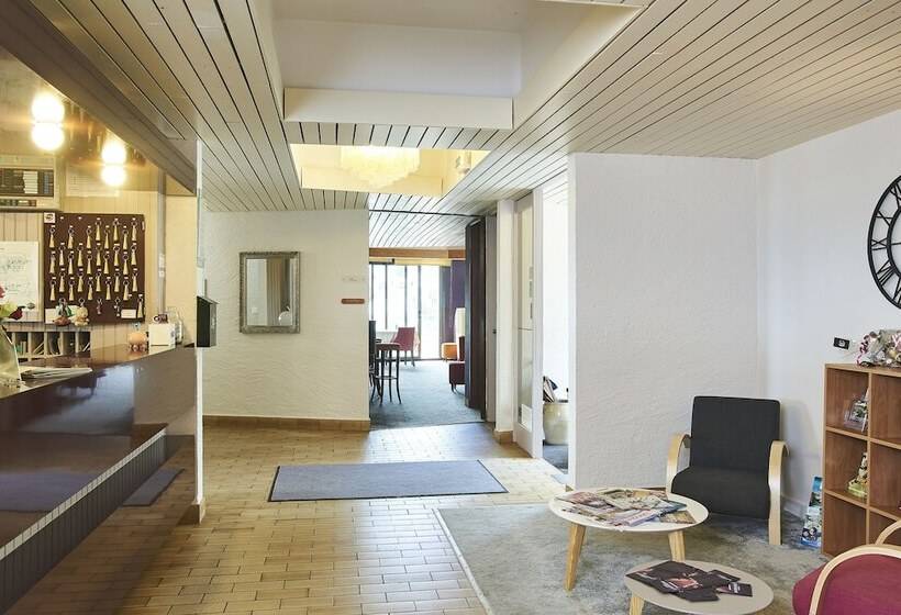 فندق Logis Hôtel De La Bruyere