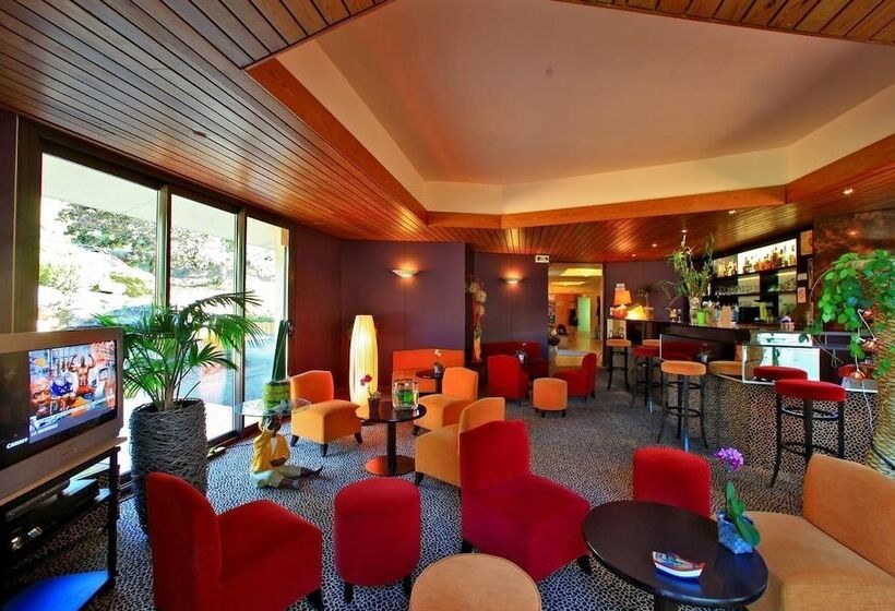 فندق Logis Hôtel De La Bruyere