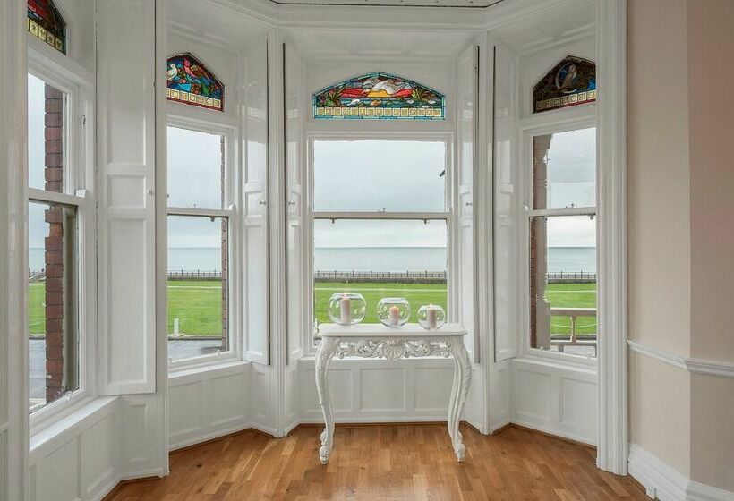 Esplanade Hotel On The Seafront