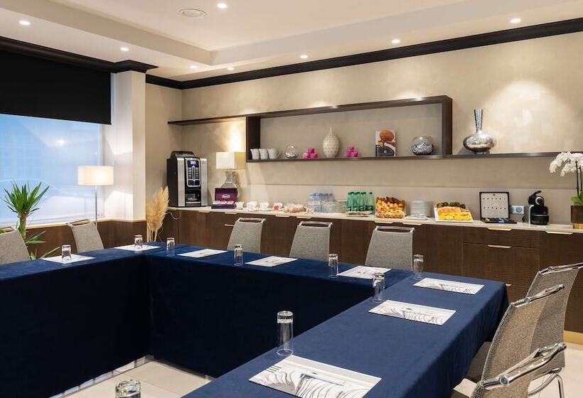 Отель Best Western Plus Hôtel Massena Nice