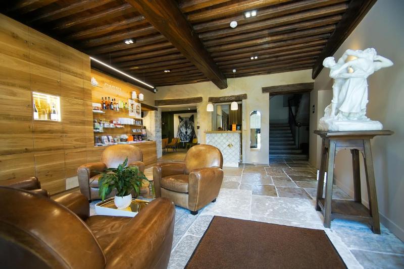 Castel De Très Girard   Hotel & Restaurant   Teritoria