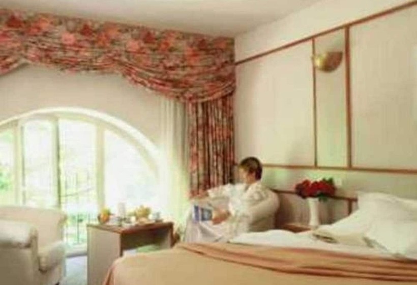 هتل Château De Bazeilles